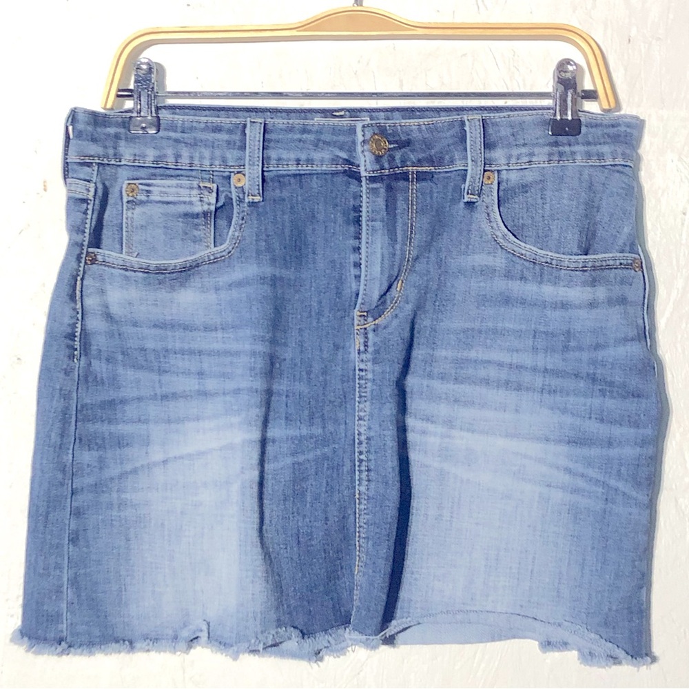 Signature by Levi Strauss gold cut medium wash high rise denim skirt size 8z